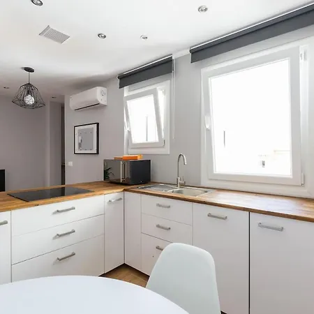 Armas 44 - Apartamento De 2 Dormitorios, Moderno Y Céntrico, Sin Ascensor Y Con Posibilidad De Garaje Apartamento *