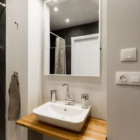 Armas 44 - Apartamento De 2 Dormitorios, Moderno Y Céntrico, Sin Ascensor Y Con Posibilidad De Garaje